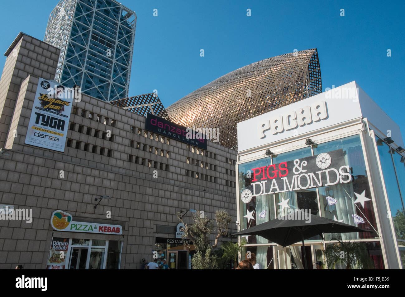 Entrée à Pacha, chaîne de clubs célèbre, discothèque sur la plage de