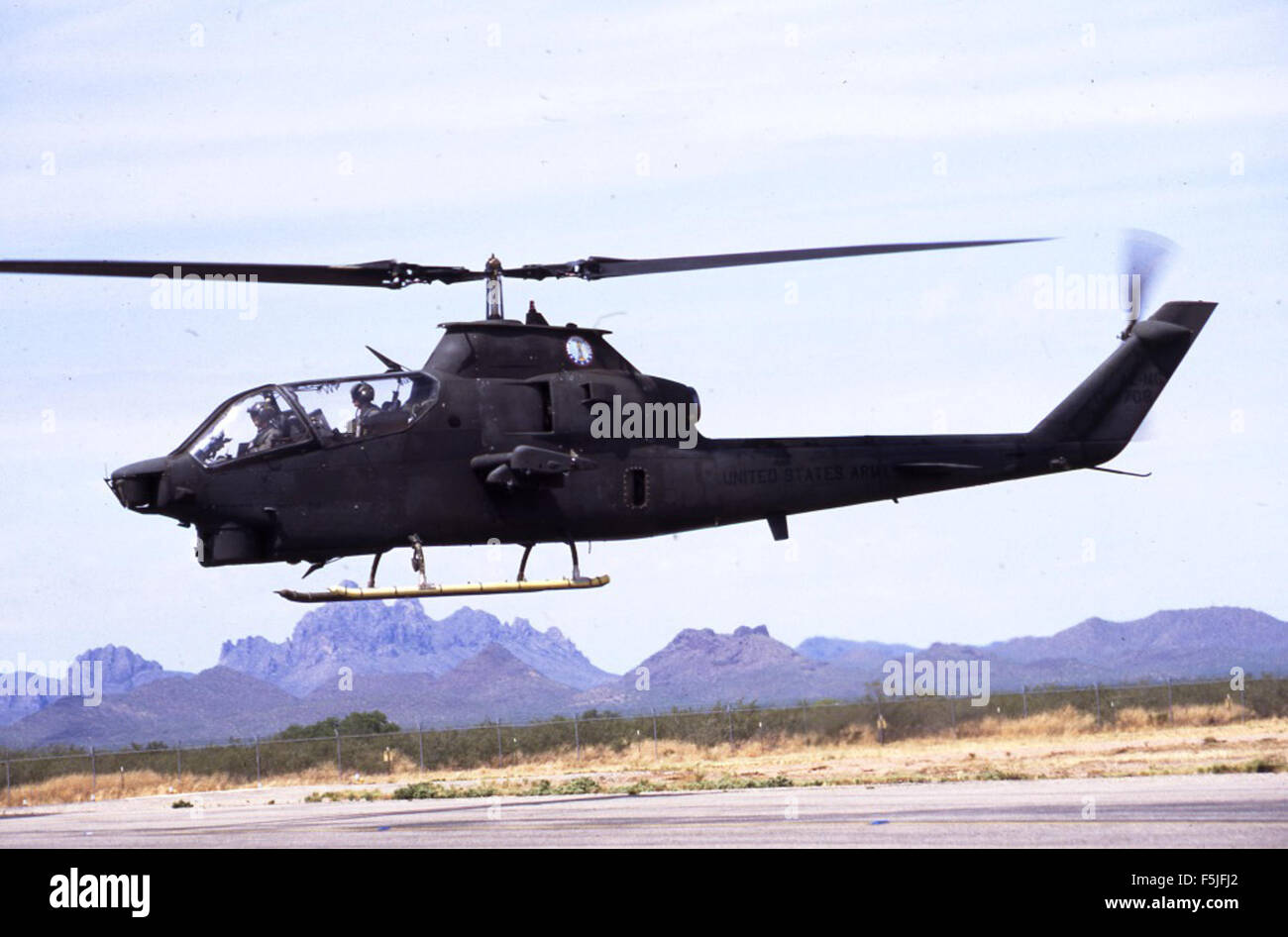 Bell AH-1S 67-15708 WAATS AZ AZ Marana NG 18-19 mai92 [RJF] Banque D'Images