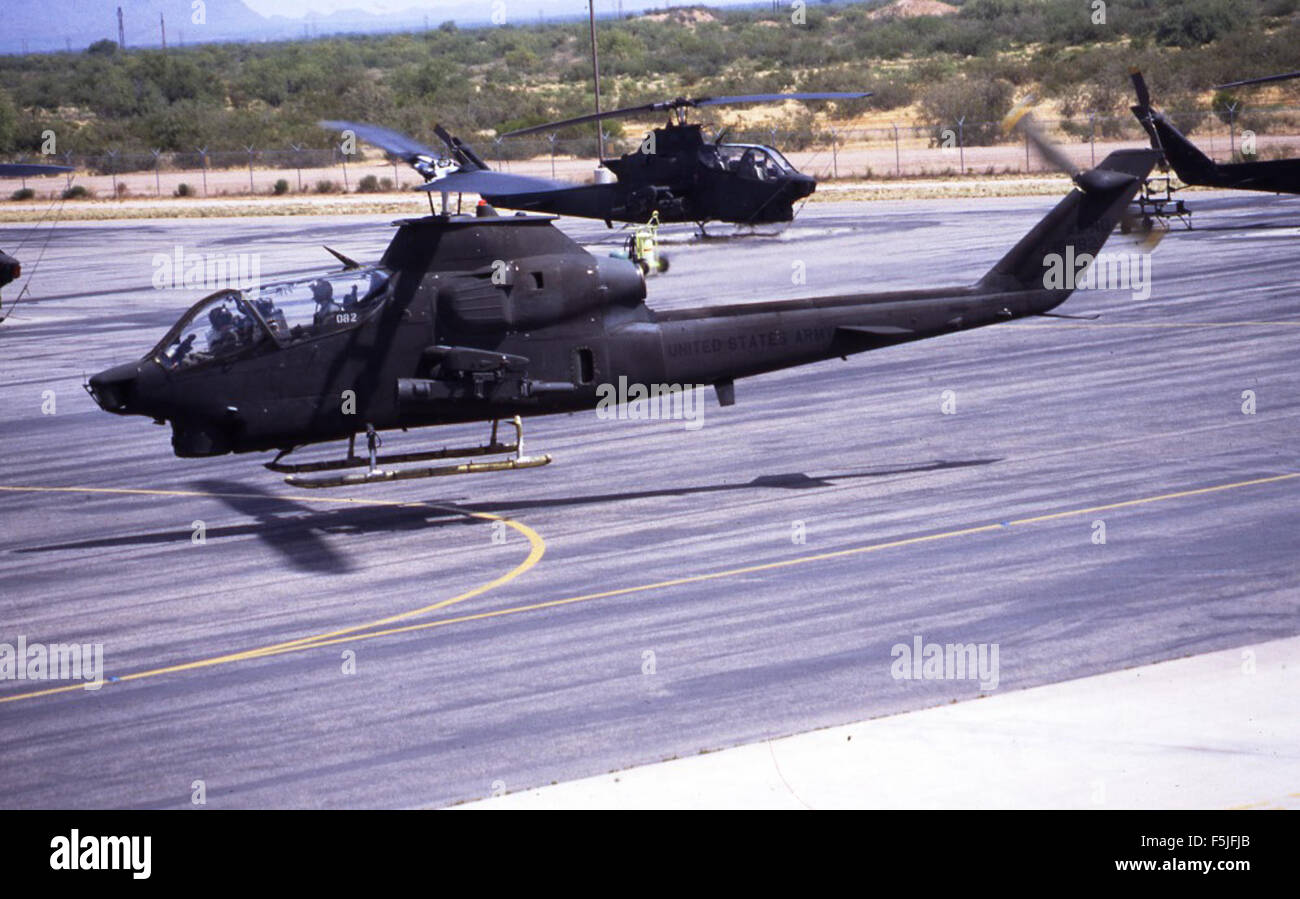 Bell AH-1S 70-16082 WAATS AZ AZ Marana NG 18-19 mai92 [RJF] Banque D'Images