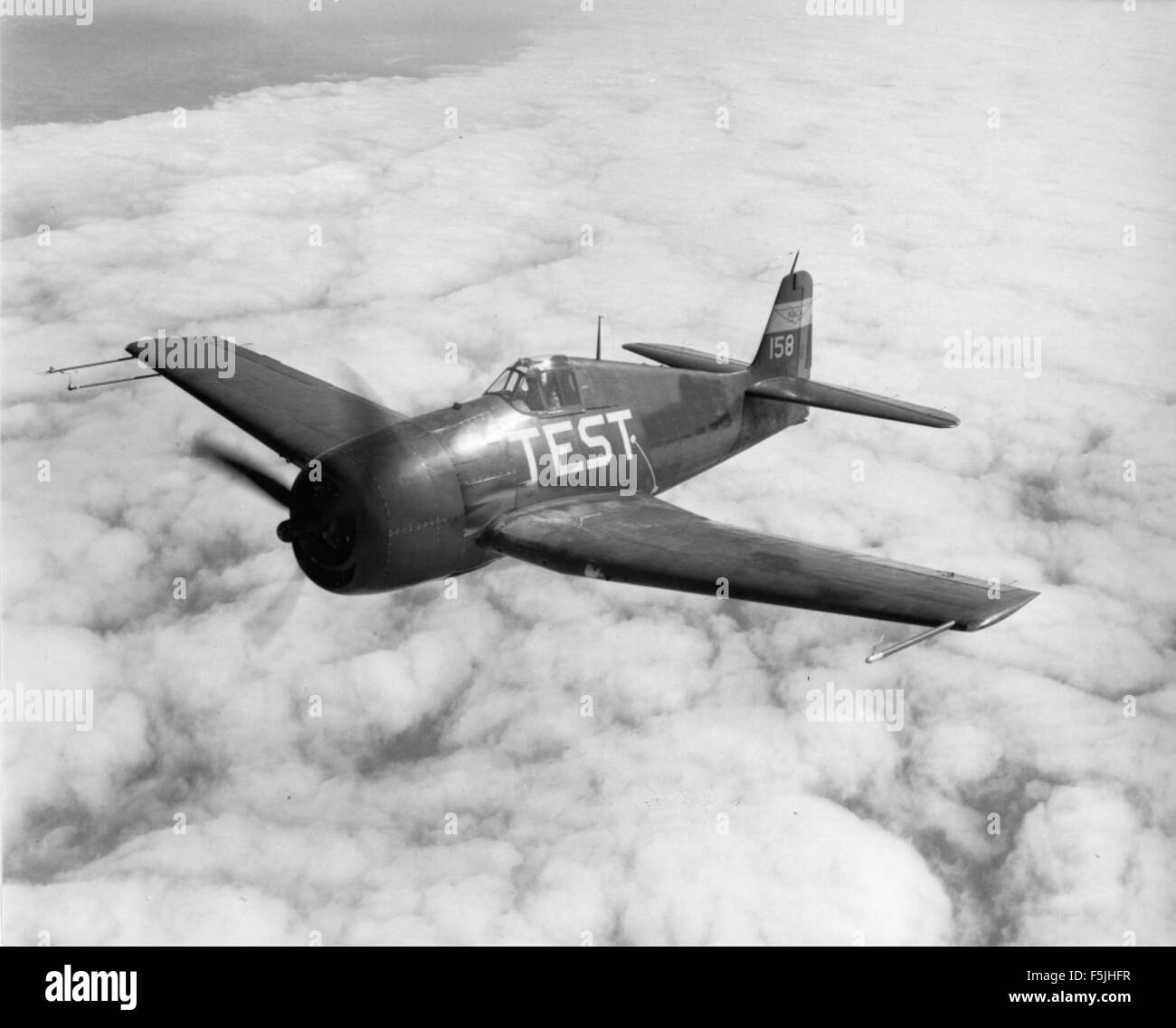 Le Grumman F6F-3 Hellcat, série 42874, est présenté avec le National Advisory Committee for Aeronautics (NACA) à Moffett Field. Le Hellcat était un avion de chasse à porte-avions, clé du succès de l'US Navy dans le Pacifique pendant la seconde Guerre mondiale Banque D'Images
