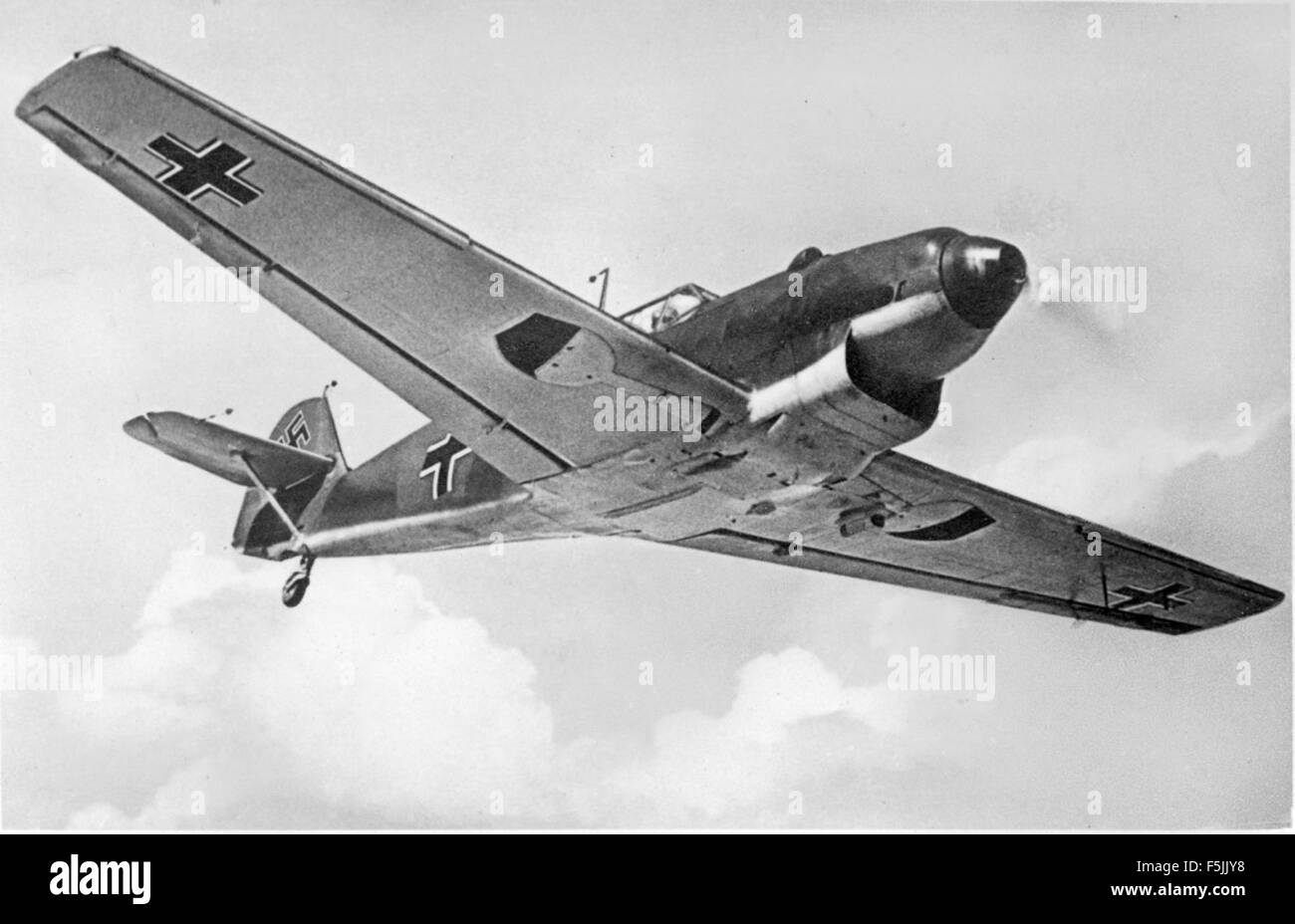 Le Messerschmitt Bf 109B-1 (ou C-1), un chasseur allemand de la seconde Guerre mondiale, photographié le 11 août, montrant son design distinctif et son rôle dans le combat aérien. Banque D'Images