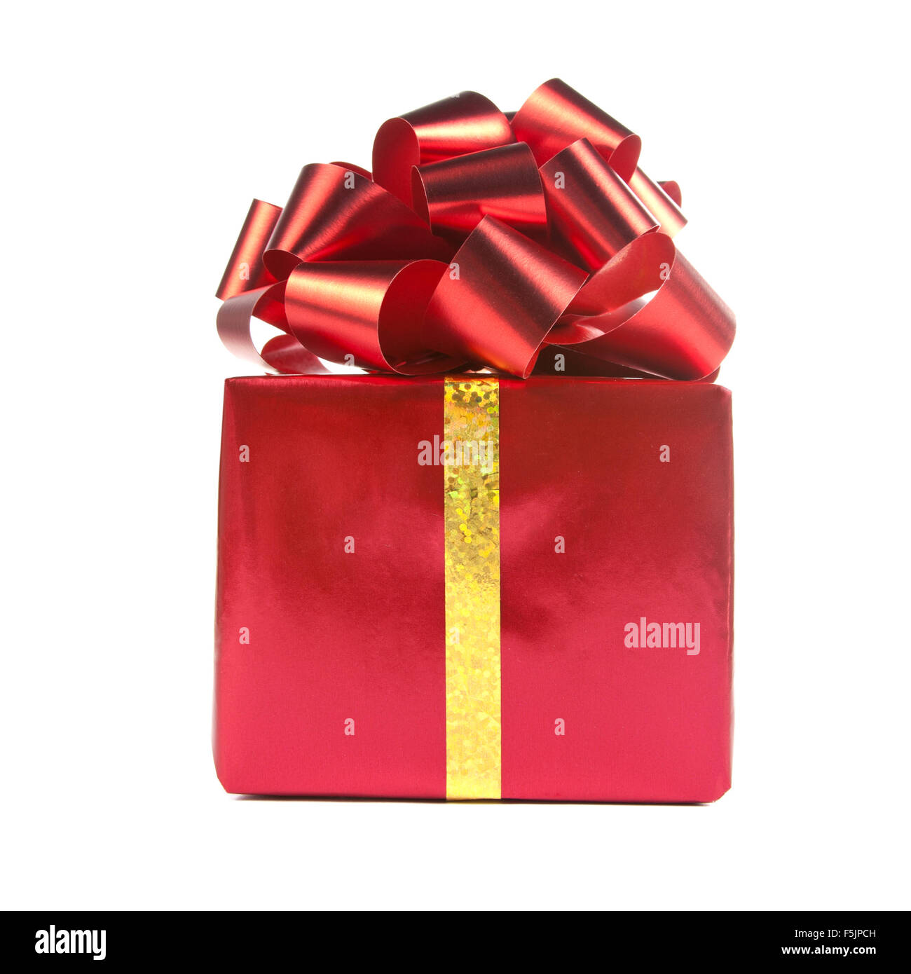 Petit cadeau rouge avec noeud et ruban isolated on white Banque D'Images