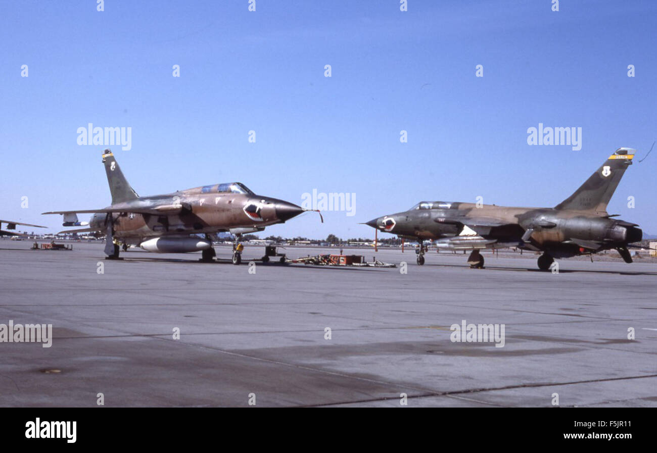 Republic F-105G 62-4422 TFS 128 GA ANG MCAS Yuma 23Feb82 [Pierre Banque D'Images