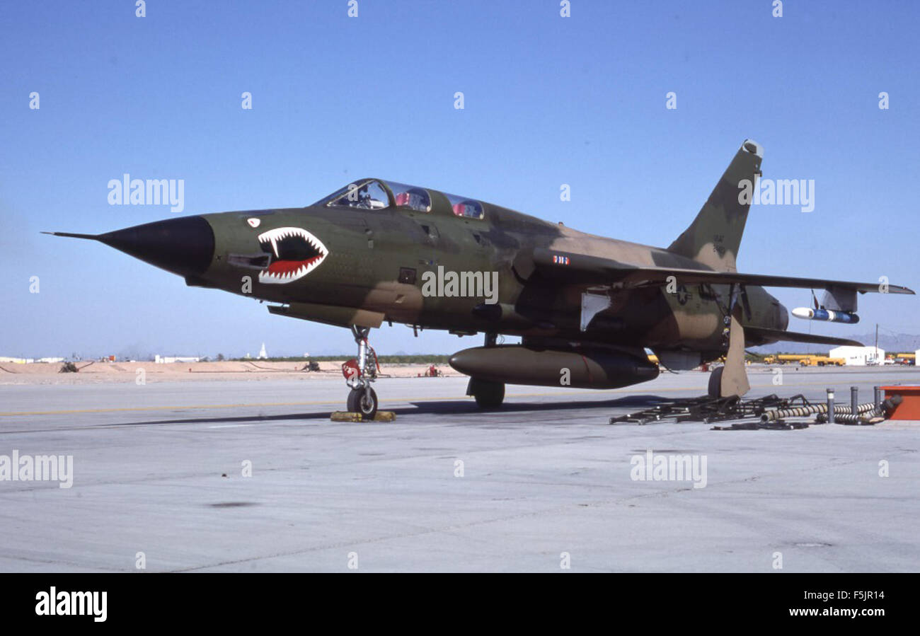 Republic F-105G 62-4423 TFS 128 GA ANG MCAS Yuma 23Feb82 [Pierre Banque D'Images