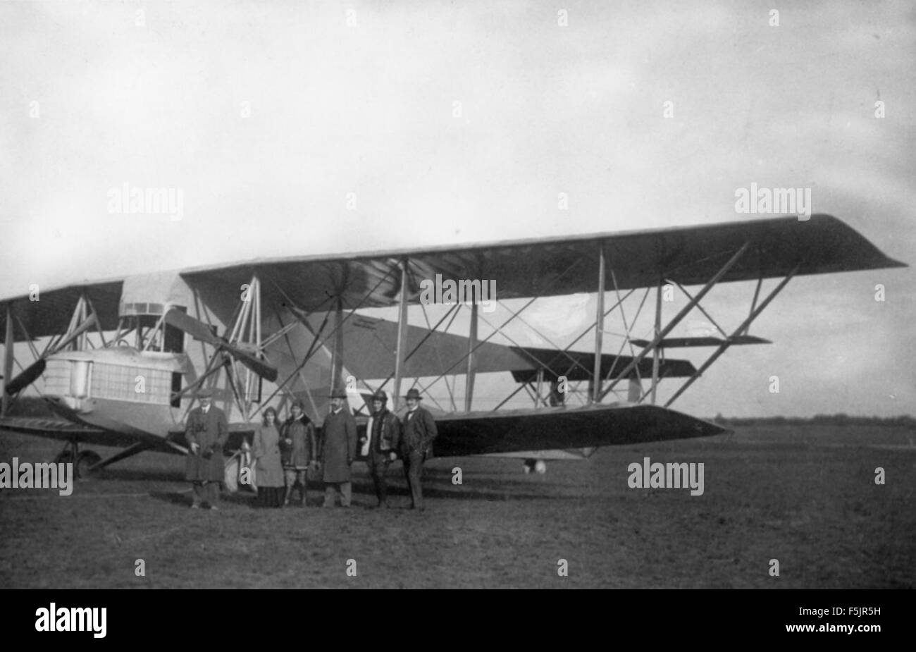 La photo Siemens-Steffen R i Nowarra capture probablement un moment historique du développement militaire ou technologique. L'image peut présenter un sujet lié à la technologie militaire ou à l'innovation au cours du XXe siècle. Banque D'Images