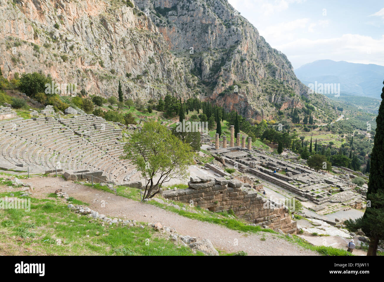 Le site archéologique de Delphes a été inscrit sur la Liste du patrimoine mondial de l'UNESCO.Vue sur l'amphithéâtre de mont Banque D'Images
