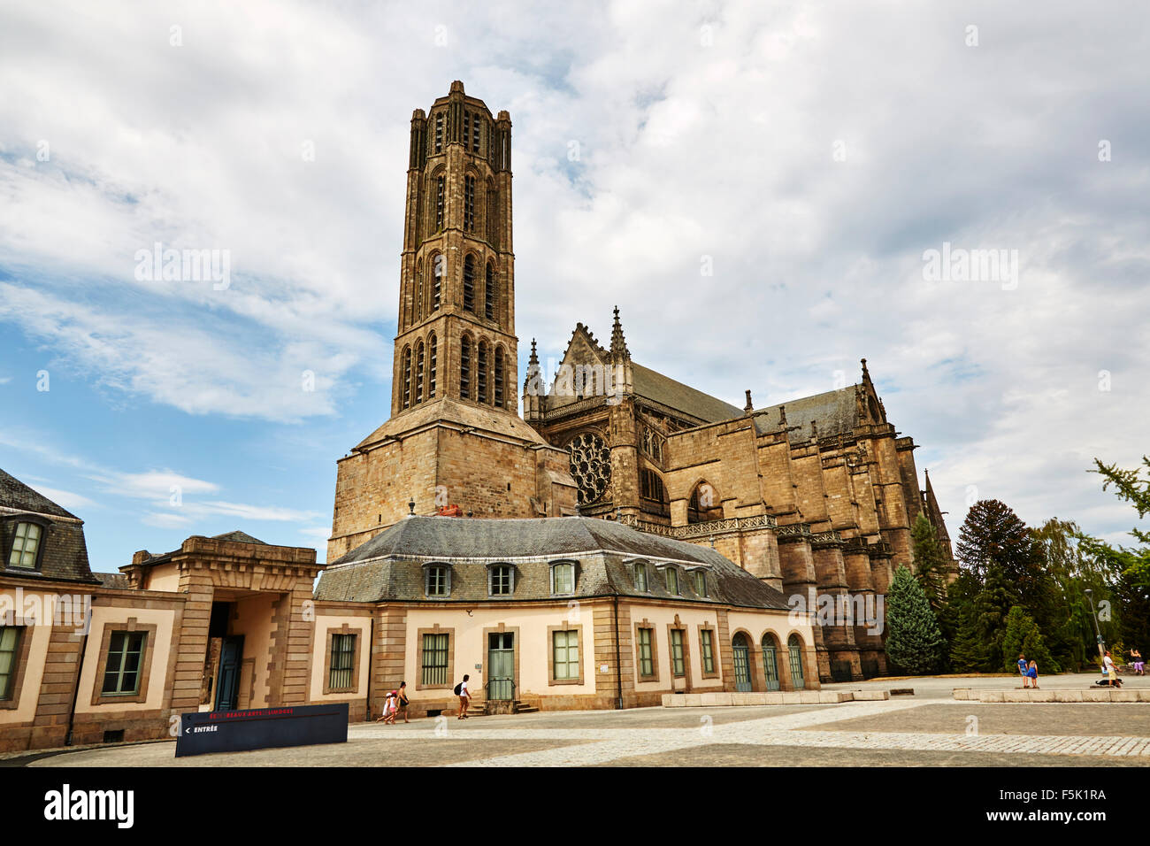 Vue sur Cathédrale de Limoges, Limoges, Limousin, Haute-Vienne, France. Banque D'Images