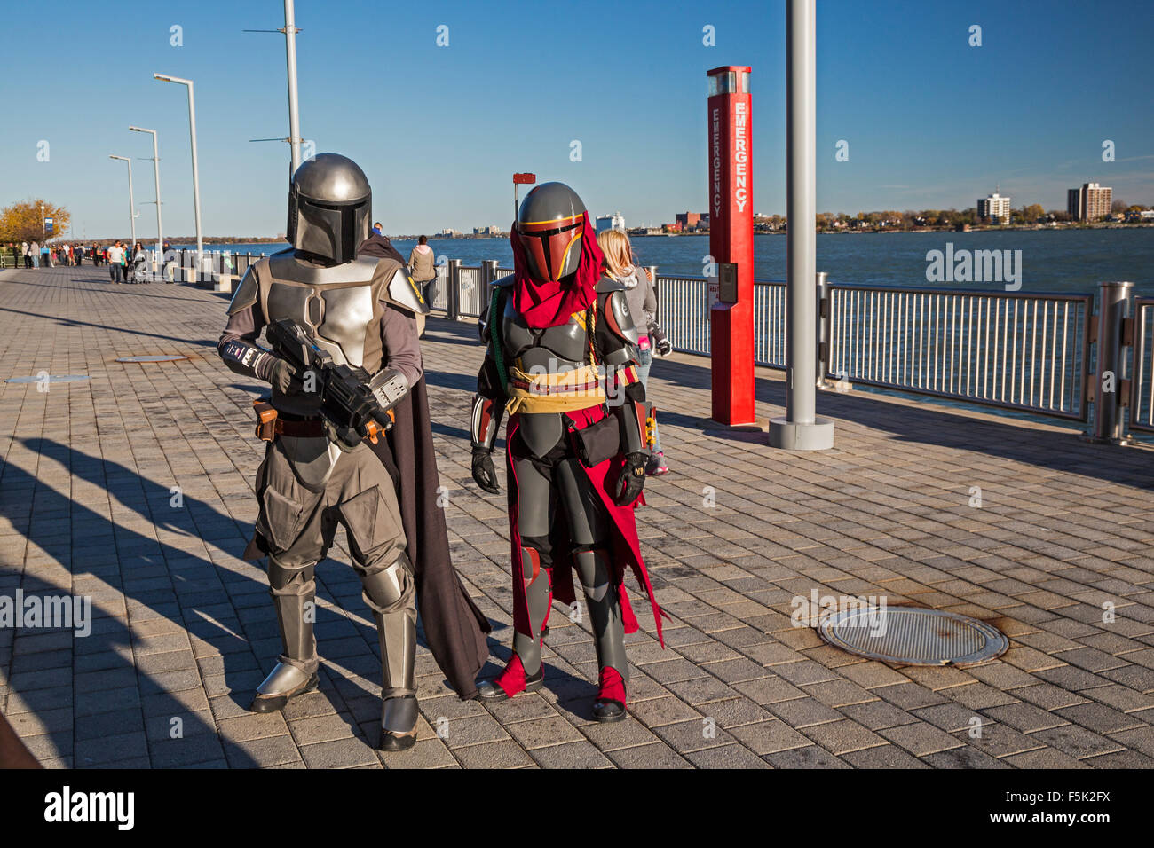 Detroit, Michigan - à la convention Youmacon Cosplay. Les participants sont costumés de dépeindre des personnages fictifs. Banque D'Images