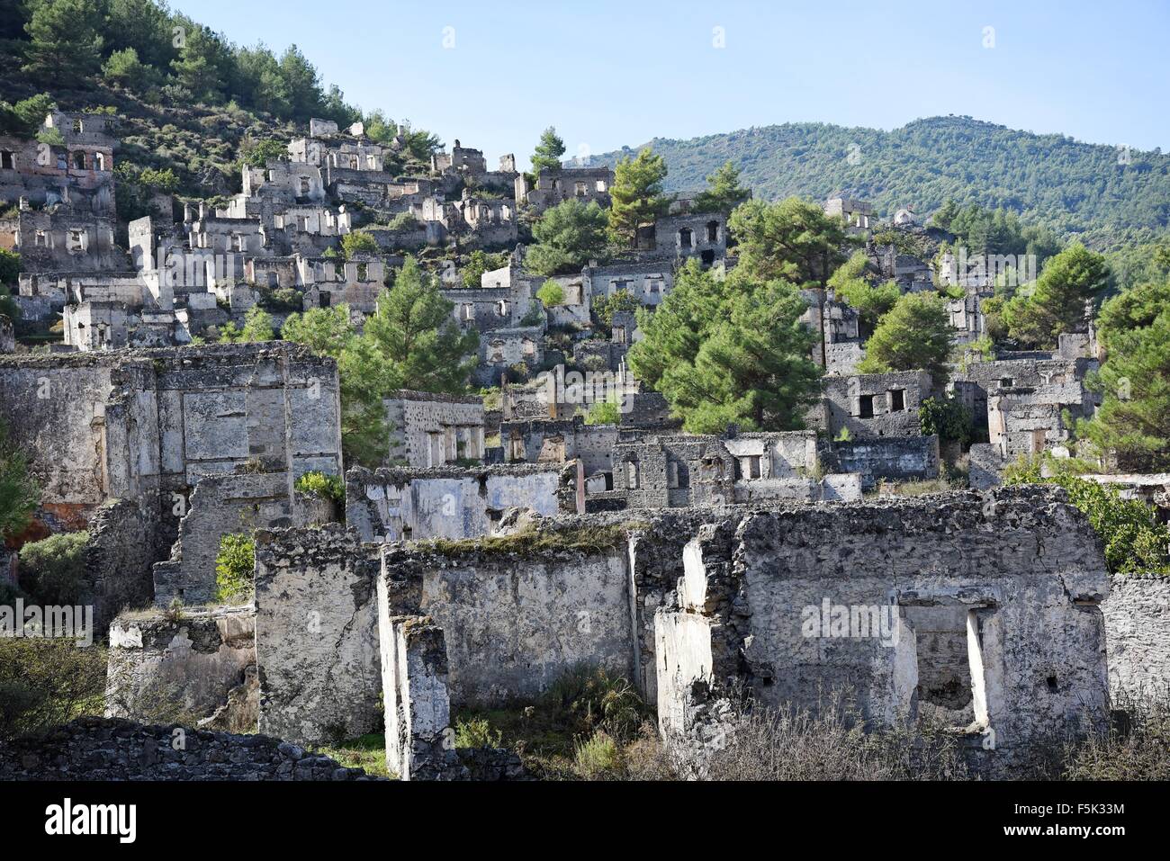 Kayakoy Marmaris Turquie - une ville abandonnée par ses habitants grecs en 1922. Banque D'Images