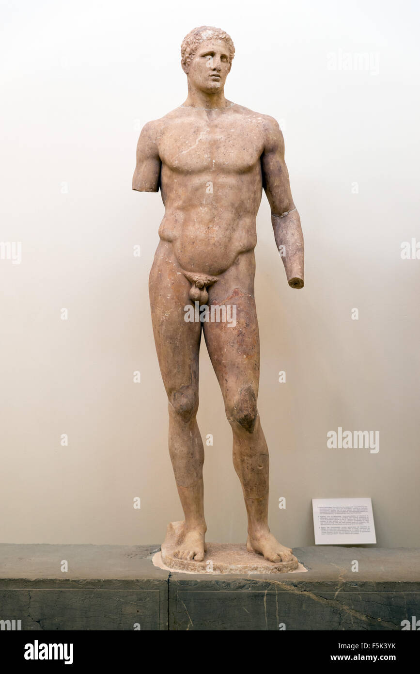 Delphes, GRÈCE - 30 octobre 2015 : Musée archéologique de Delphes. Statue d'Agias de Pharsala Banque D'Images