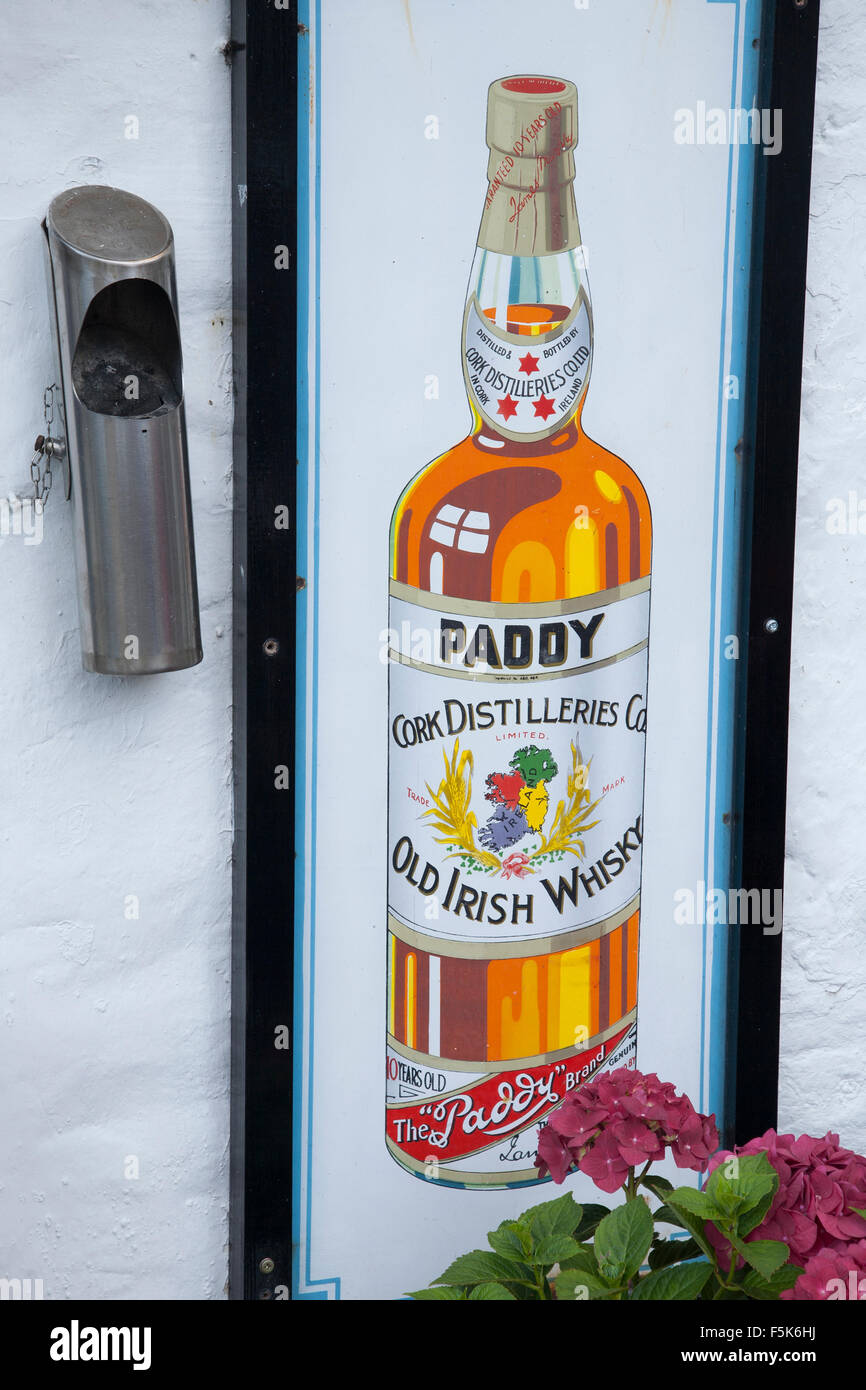 Enseigne publicitaire Whisky Paddy irlandais Photo Stock - Alamy