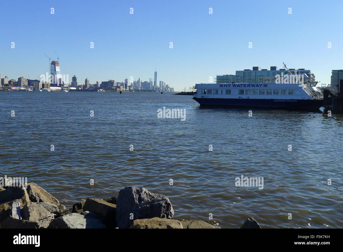 NY Waterway Ferry sur la Rivière Hudson Banque D'Images