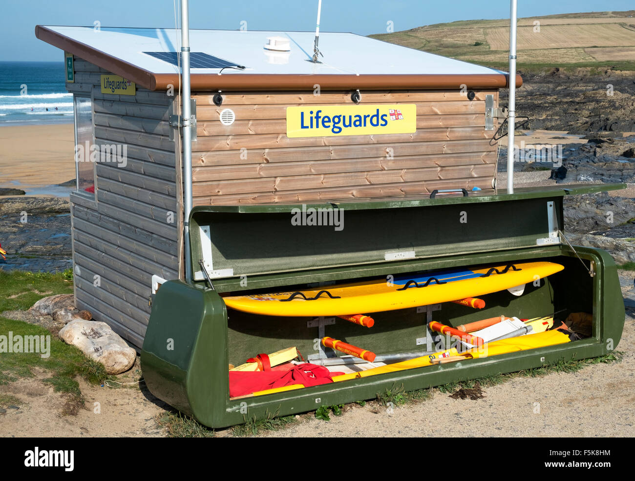Un sauveteur RNLI hut à Boobys bay dans la région de Cornwall, UK Banque D'Images