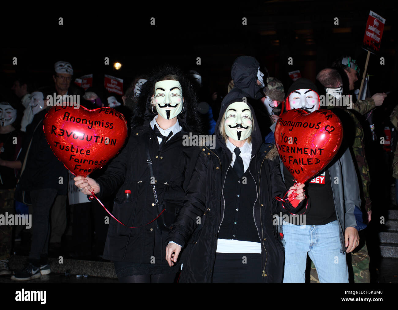 Londres, Royaume-Uni. 5 novembre, 2015. 5 novembre 2015 Des milliers d'assister aux millions de mars à Londres masque Crédit : Emin Ozkan / Alamy Live News Banque D'Images
