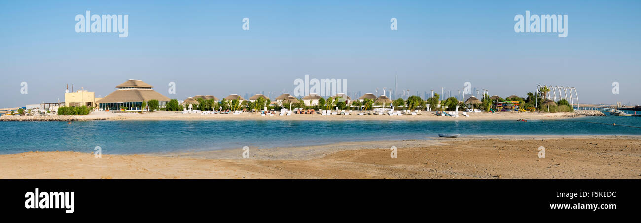 Vue panoramique de l'Île Liban beach resort sur l'île, un homme fait partie du monde au large de la côte de Dubaï Émirats Arabes Unis Banque D'Images