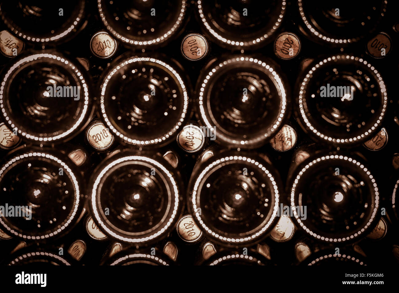 Bottles bordeaux Banque de photographies et d'images à haute résolution -  Alamy