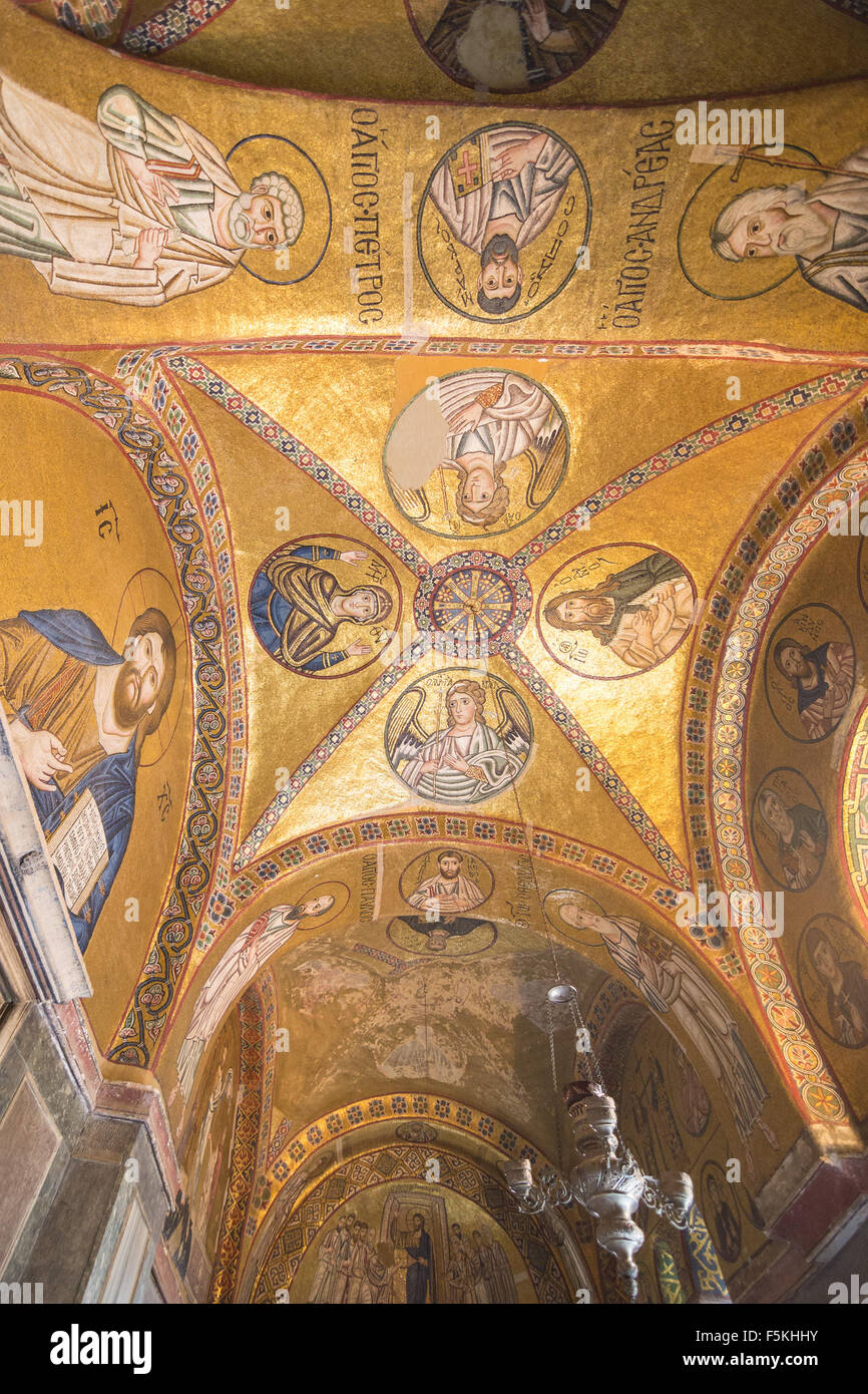 DISTOMO, GRÈCE - 30 octobre 2015 : Hosios Loukas monastère est l'un des monuments les plus importants de milieu architecte byzantin Banque D'Images