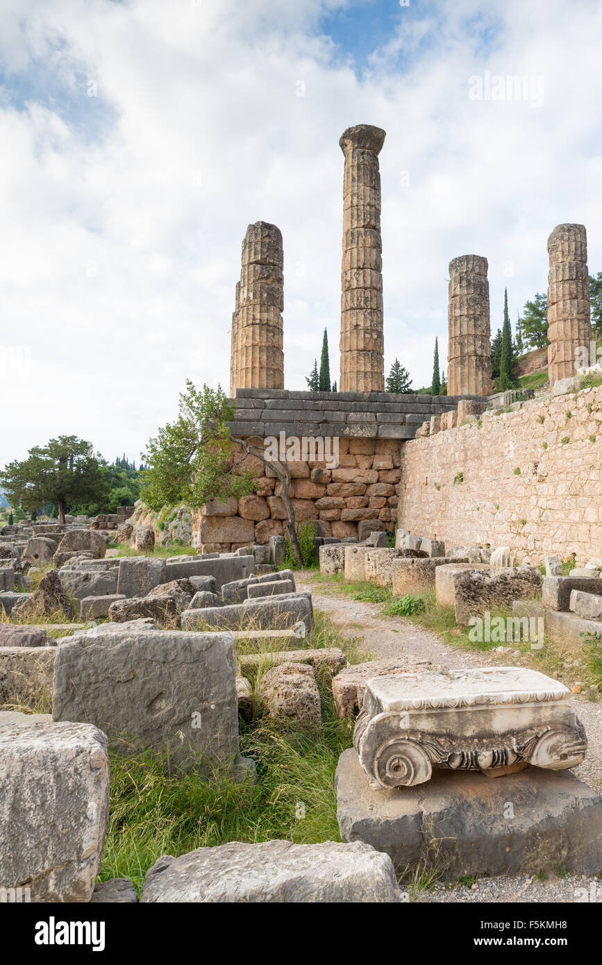 Le site archéologique de Delphes a été inscrit sur la la Liste du patrimoine mondial de l'UNESCO. Les ruines du temple de l'APOL Banque D'Images