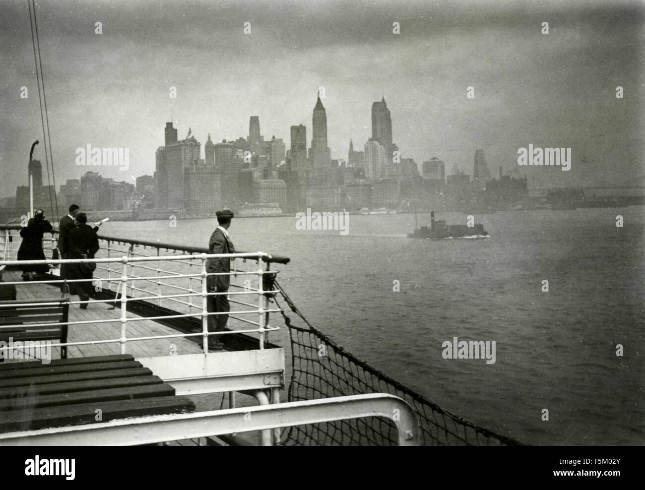 Un navire quitte New York, USA Banque D'Images