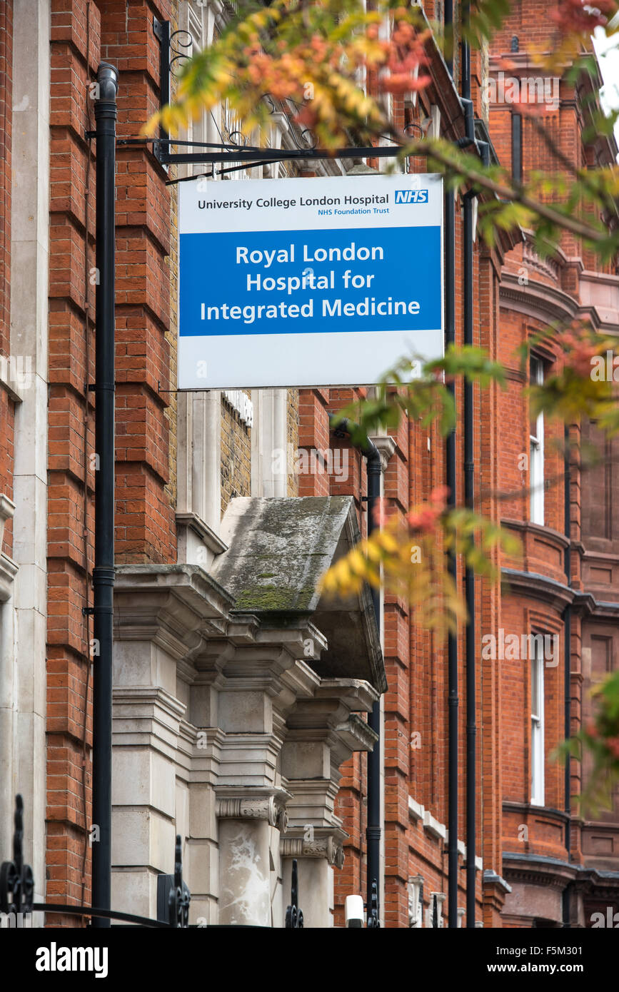 La signalisation indiquant Royal London Hospital pour la médecine intégrée Banque D'Images