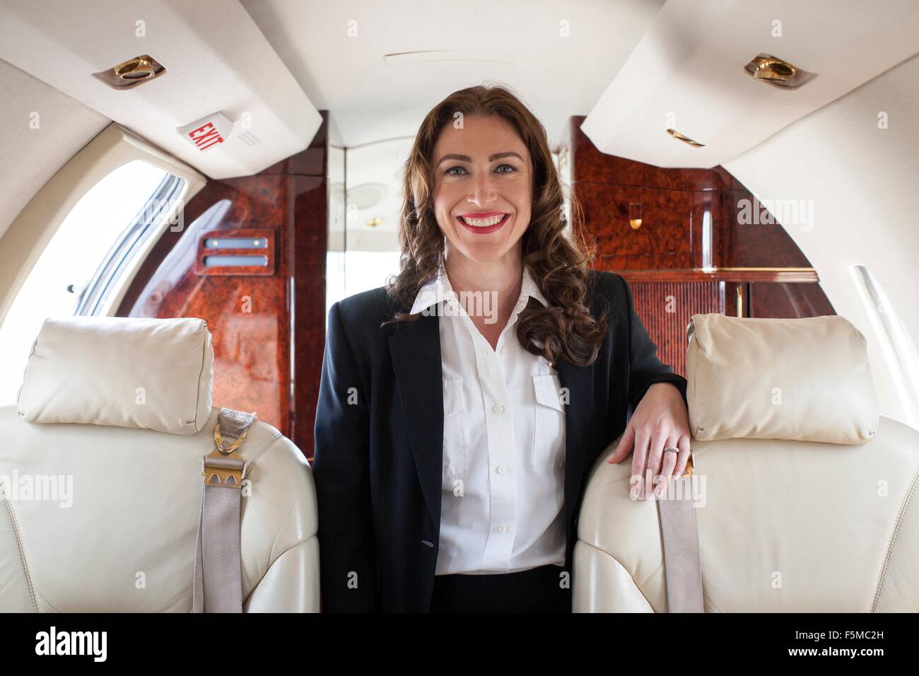 Portrait de femme au bord de l'aviation privée Banque D'Images