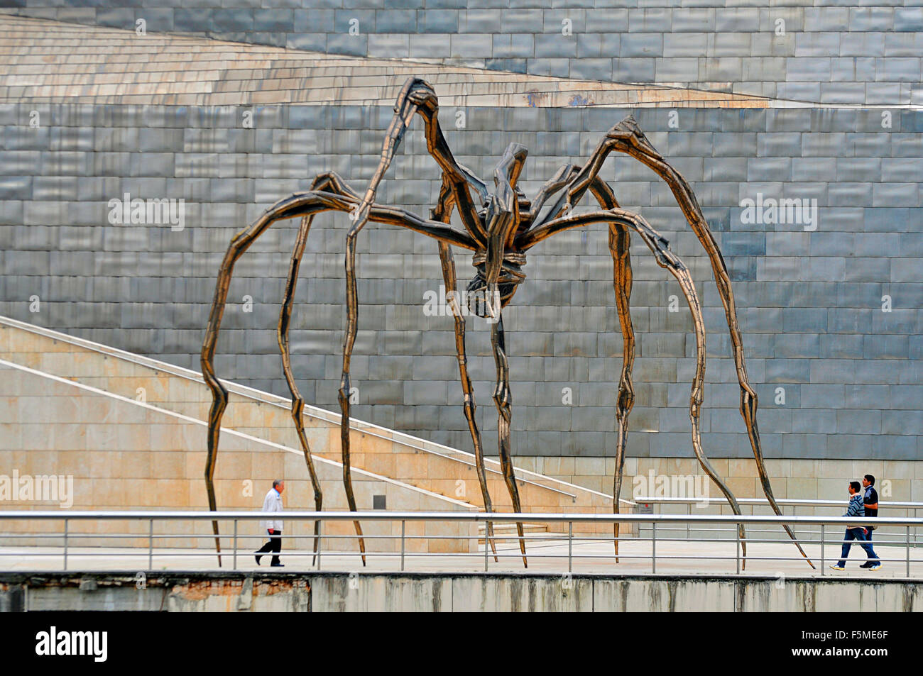 Maman, spider sculpture de Louise Bourgeois en face de Musée Guggenheim de Bilbao, Pays Basque, Espagne Banque D'Images