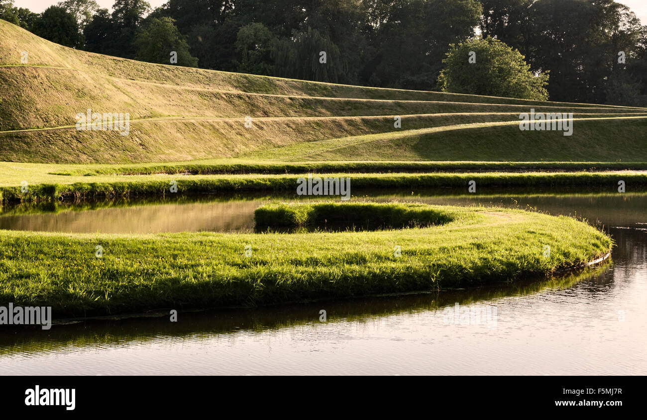 Le jardin de la spéculation cosmique, Dumfries, Ecosse, par Charles Jencks et Maggie Keswick. Le Serpent Mound Banque D'Images