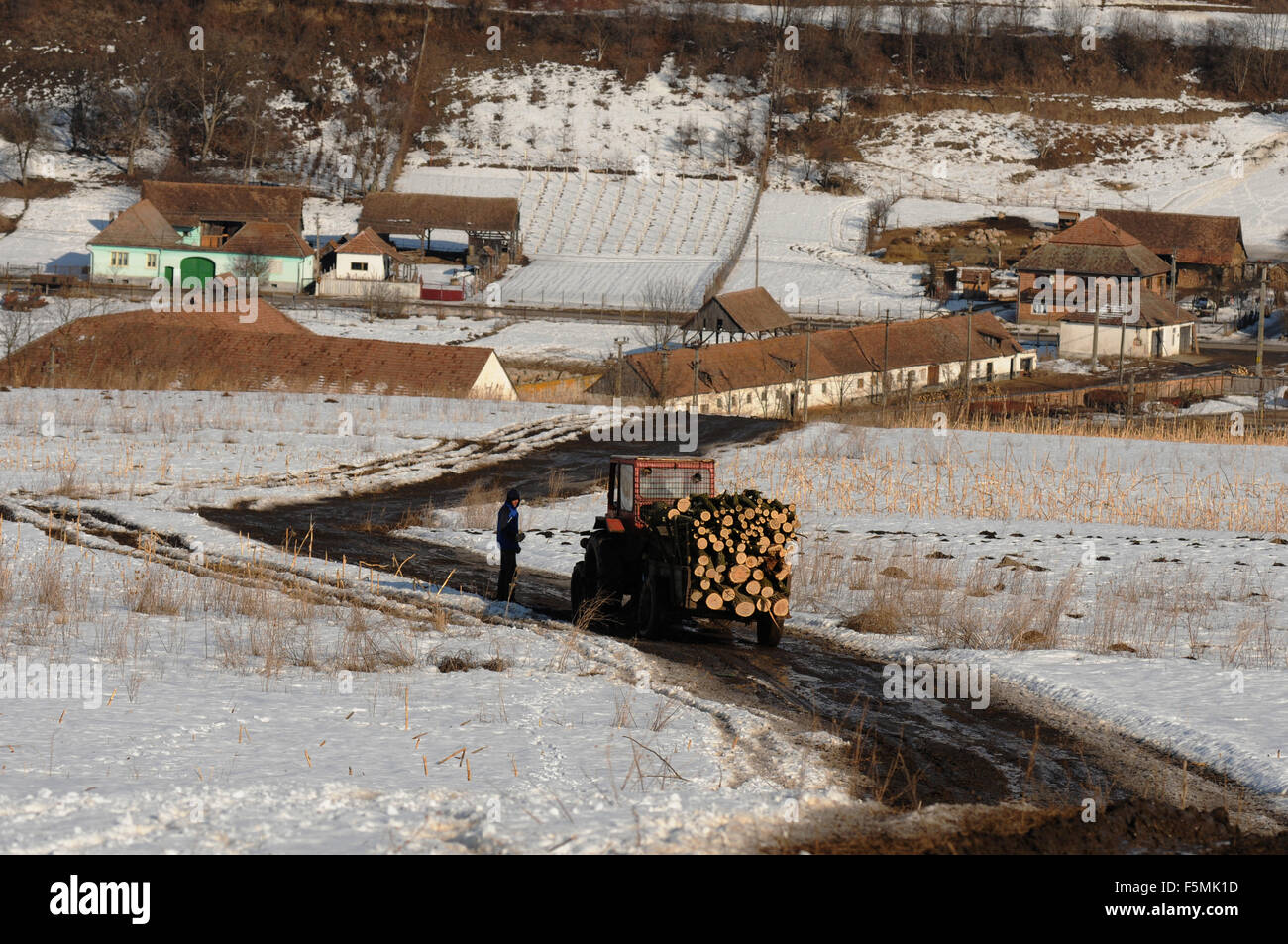 Journées d'hiver dans les régions rurales de la Transylvanie. Roumanie Banque D'Images