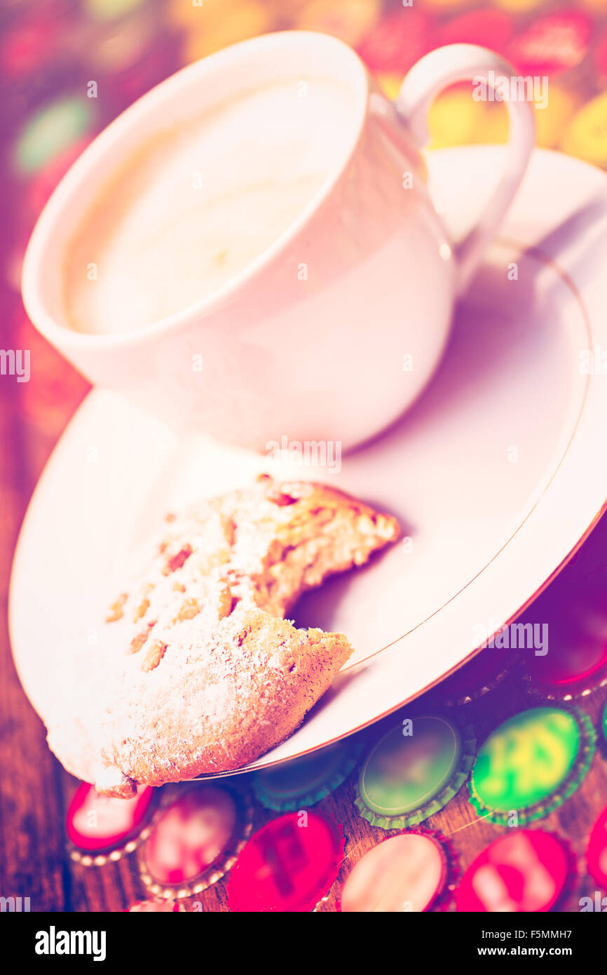 Café chaud avec ccookie au sud de l'Italie sur la table. Banque D'Images