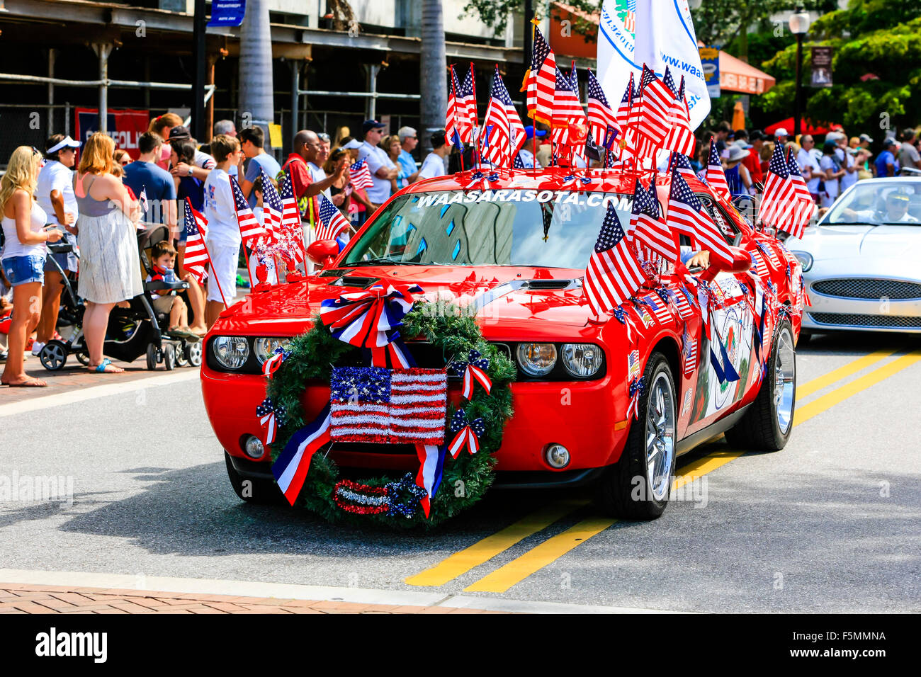 Un drapeau américain véhicule couvert au Memorial Day Parade à Sarasota FL Banque D'Images