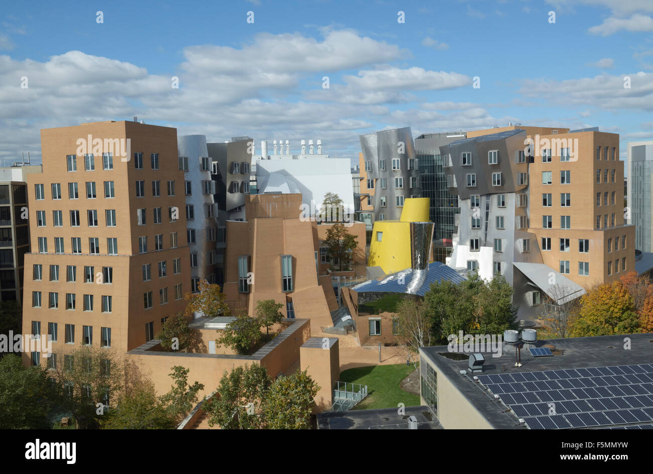 Ray et Maria Stata center building, sur le campus du MIT. Conçu par Frank Gehry. L'architecture déconstructiviste Banque D'Images