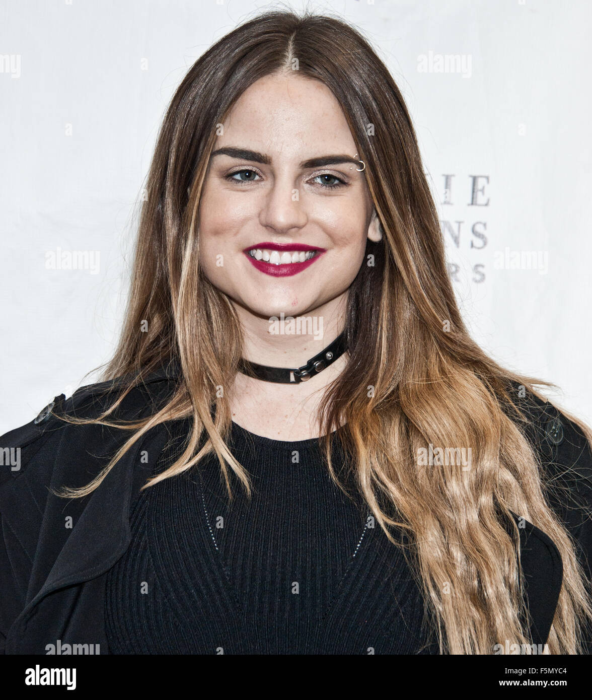 Bala Cynwyd, PA, USA. 4 novembre, 2015. American Singer-Songwriter Visites JoJo Q102. © Paul Froggatt/FamousPix/Alamy Banque D'Images