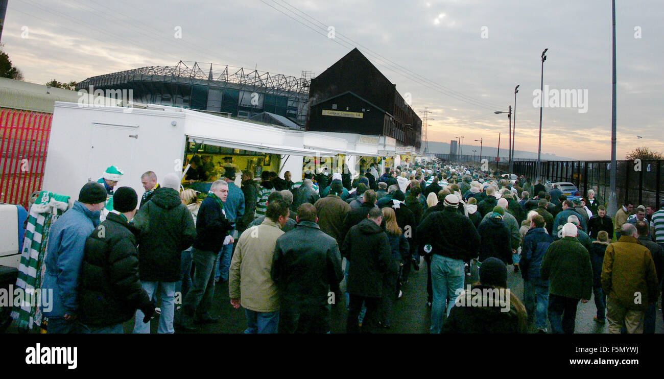 21 Nov 2005, Glasgow, Écosse, Glasgow est la plus grande ville d'Écosse, situé sur la rivière Clyde dans le pays de l'ouest du plateau. Les gens de Glasgow sont appelés Glaswegians. Glasgow est aussi le dialecte local. La région de Strathclyde a une population de plus de 2,6 millions de dollars, plus de la moitié de l'ensemble de la population écossaise. Le taux de meurtres dans la région de Glasgow est supérieur à Belfast, le double de celui de Londres Ð et près de quatre fois la moyenne de l'UE. L'Exécutif écossais, les statistiques sur les homicides annuels révèlent une augmentation alarmante du nombre de meurtres, en particulier les décès, les couteaux qui ont grimpé à 10 ans Banque D'Images