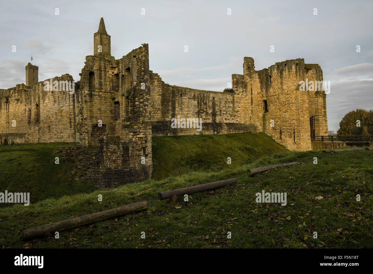 Ruines du château de Warkworth à Northumberland Banque D'Images
