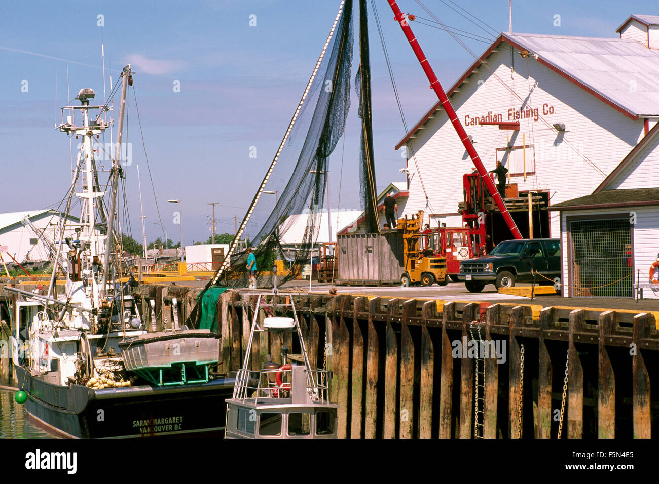 Bateau de pêche commercial / senneur amarré à Fraser River Boat Harbour, Steveston (Colombie-Britannique), de la Colombie-Britannique, Canada Banque D'Images