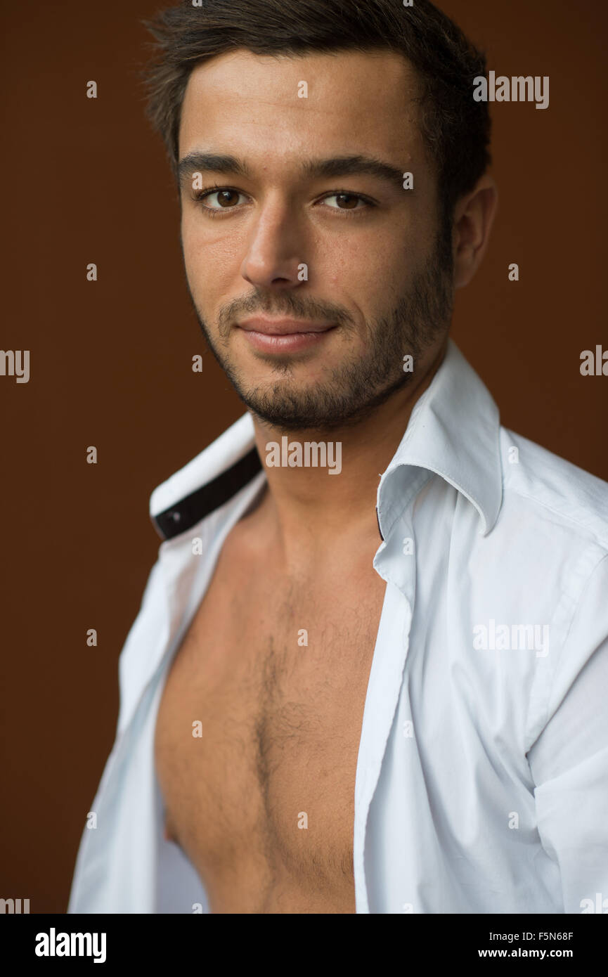 Male fashion model posing-open shirt Banque D'Images