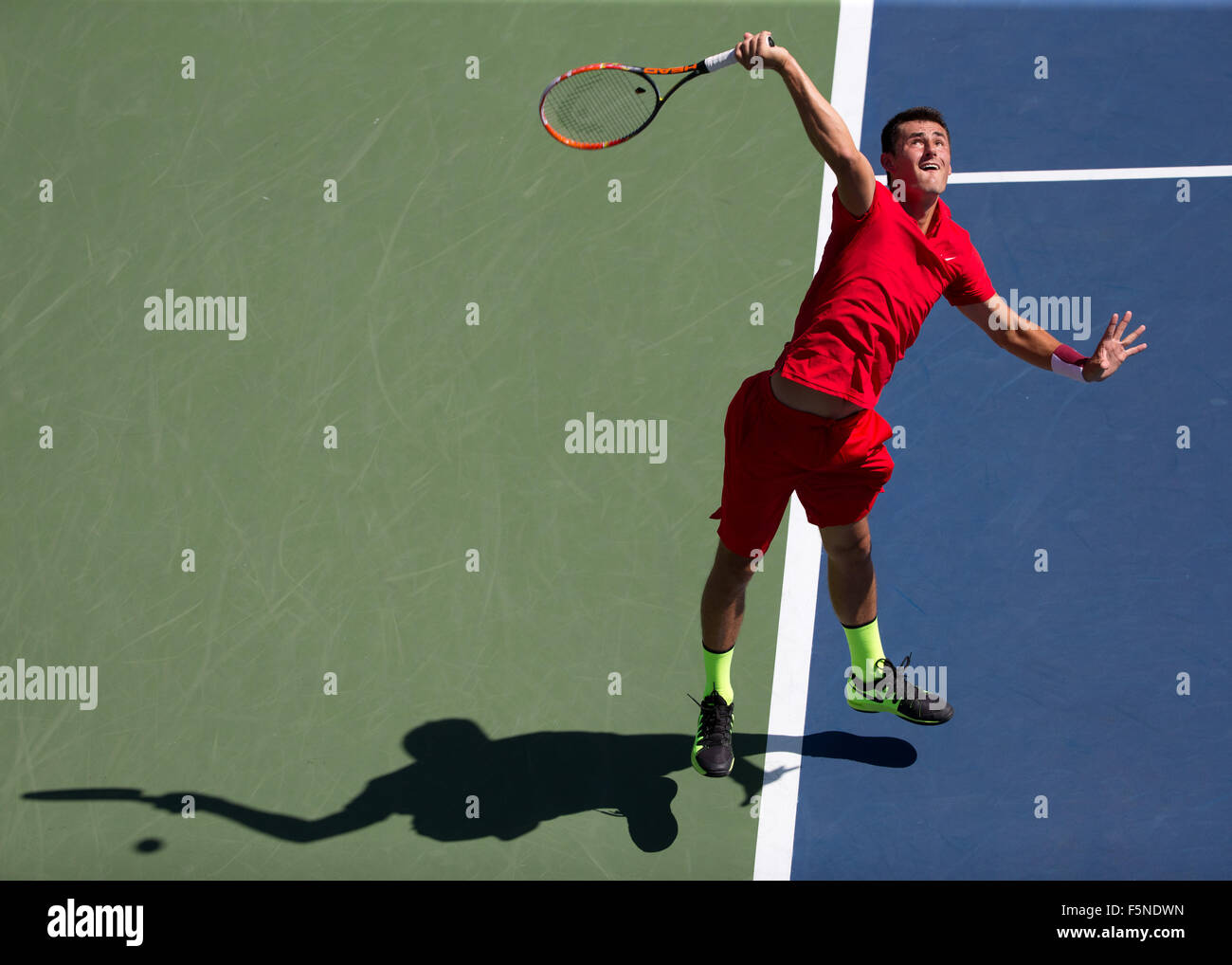 Bernard Tomic (AUS) à l'US Open de Flushing Meadows 2015 ,l'USTA Billie Jean King National Tennis Center, New York, USA, Banque D'Images