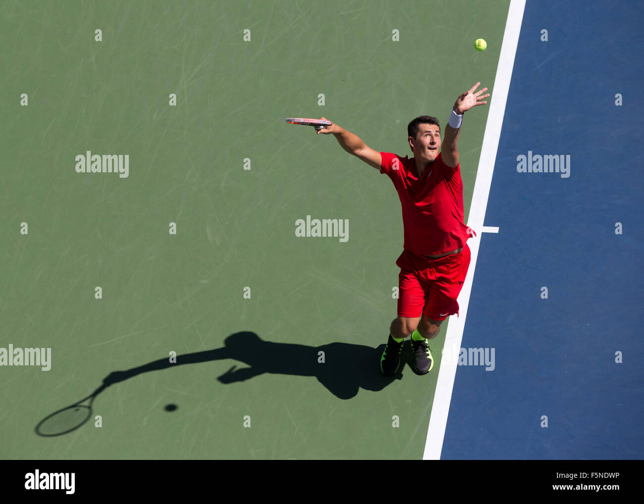 Bernard Tomic (AUS) à l'US Open de Flushing Meadows 2015 ,l'USTA Billie Jean King National Tennis Center, New York, USA, Banque D'Images