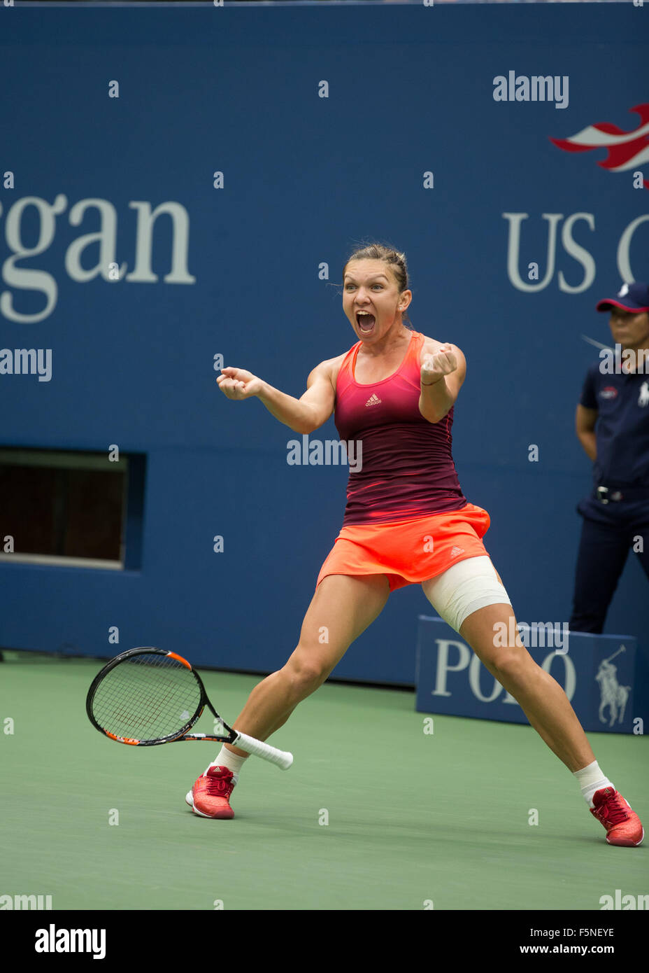 US Open 2015, l'USTA Billie Jean National Tennis Center, New York, : Simona (ROU) célèbre. Banque D'Images