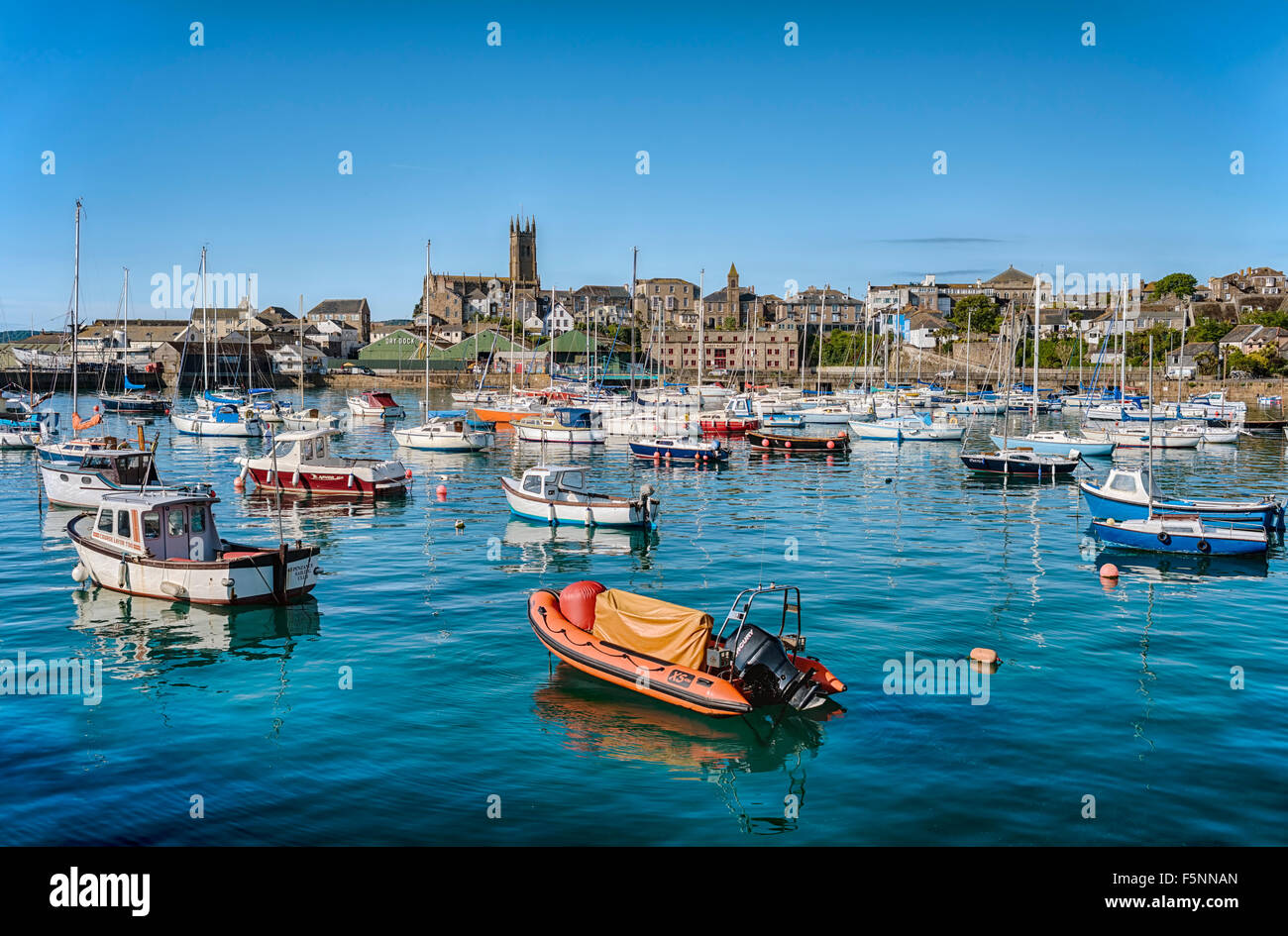 Vue sur le port de Penzance à Cornwall, Angleterre, Royaume-Uni Banque D'Images