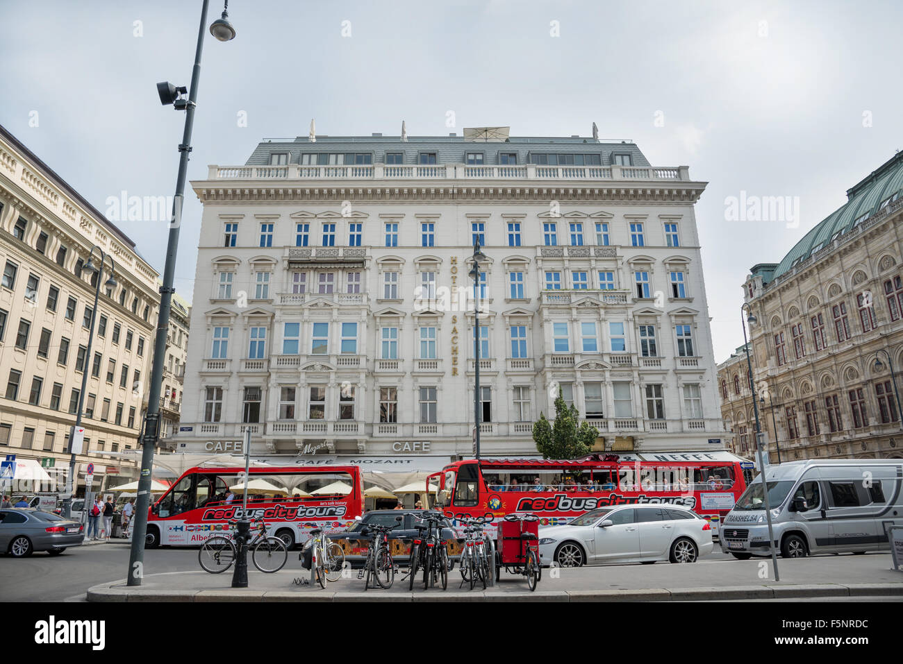 Vienne-AOÛT 3:l'hôtel Sacher est un hôtel 5 étoiles à proximité de l'Opéra de Vienne. Il est célèbre pour la Sachertorte, un choco Banque D'Images