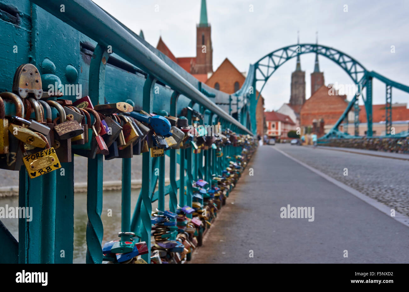Cadenas à Pont Tumski, reliant l'île de Sable et de la vieille ville de Wroclaw avec l'île de la cathédrale ou Ostrow Tumski, Pologne Banque D'Images