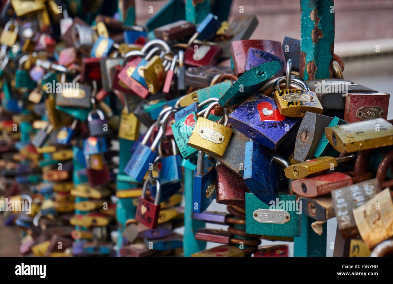 Cadenas à Pont Tumski, reliant l'île de Sable et de la vieille ville de Wroclaw avec l'île de la cathédrale ou Ostrow Tumski, Pologne Banque D'Images