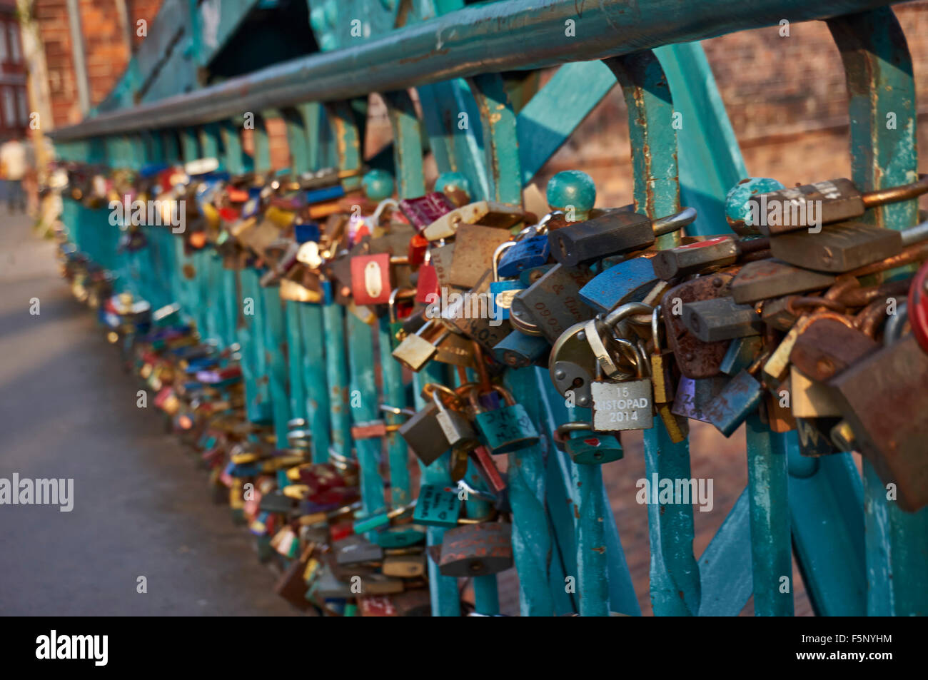 Cadenas à Pont Tumski, reliant l'île de Sable et de la vieille ville de Wroclaw avec l'île de la cathédrale ou Ostrow Tumski, Pologne Banque D'Images