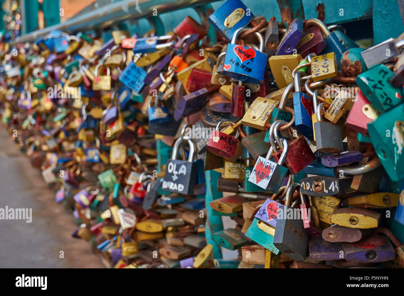 Cadenas à Pont Tumski, reliant l'île de Sable et de la vieille ville de Wroclaw avec l'île de la cathédrale ou Ostrow Tumski, Pologne Banque D'Images