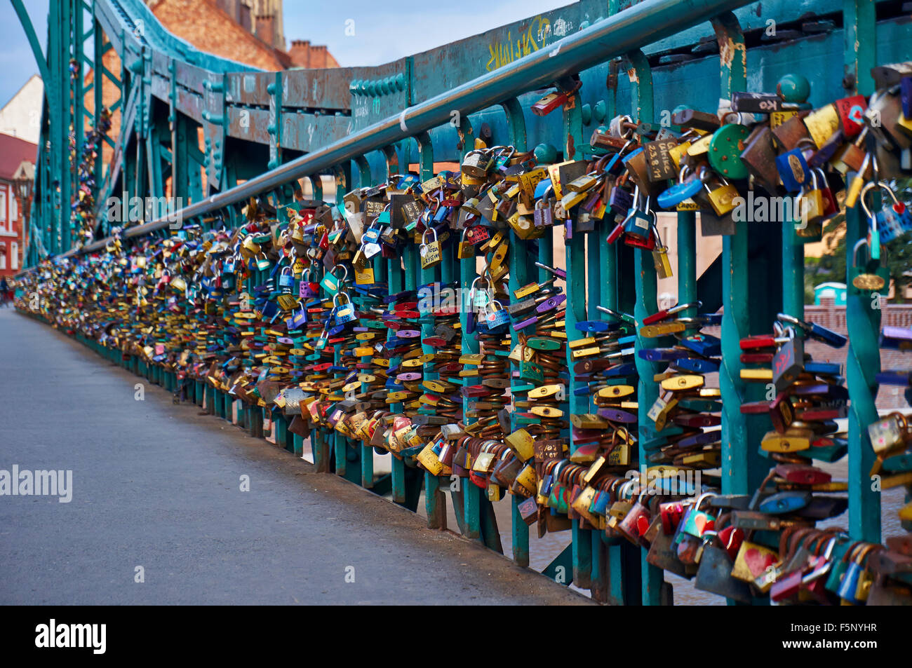 Cadenas à Pont Tumski, reliant l'île de Sable et de la vieille ville de Wroclaw avec l'île de la cathédrale ou Ostrow Tumski, Pologne Banque D'Images