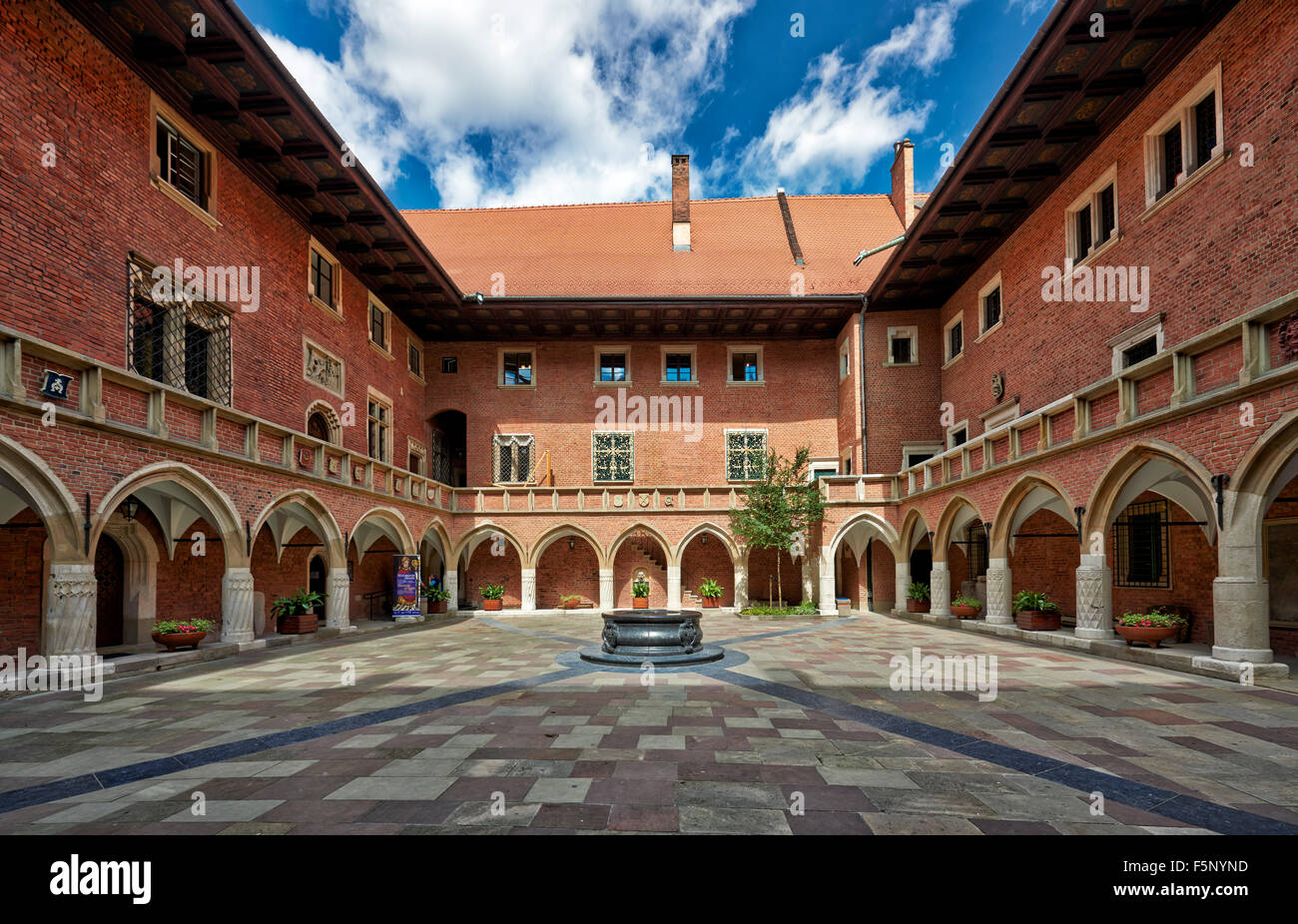 Cour intérieure de l'Université Jagiellonian, Collegium Maius, Cracovie, Pologne Banque D'Images