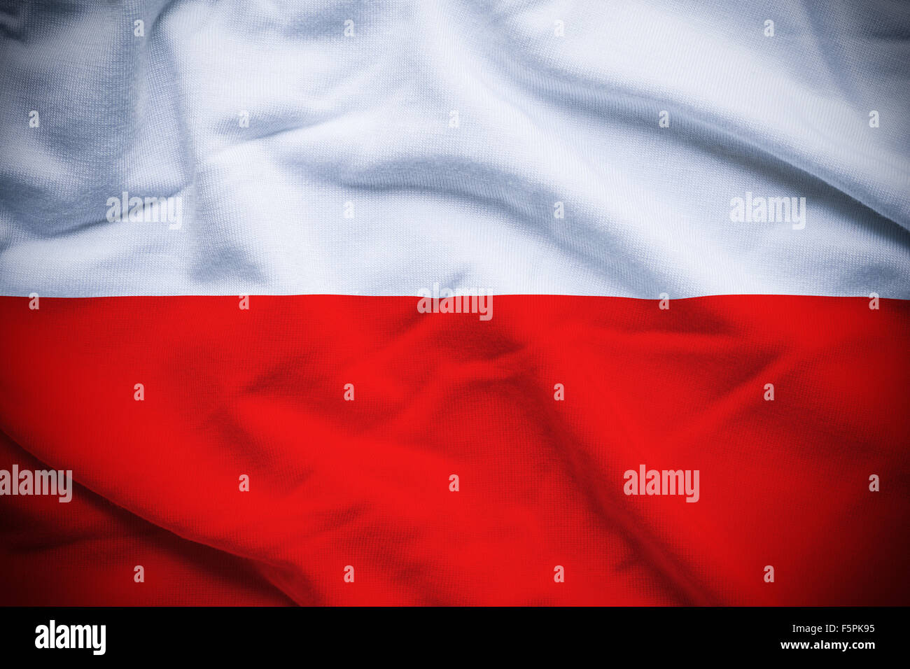 Ondulé et ridée drapeau national de la Pologne. Banque D'Images