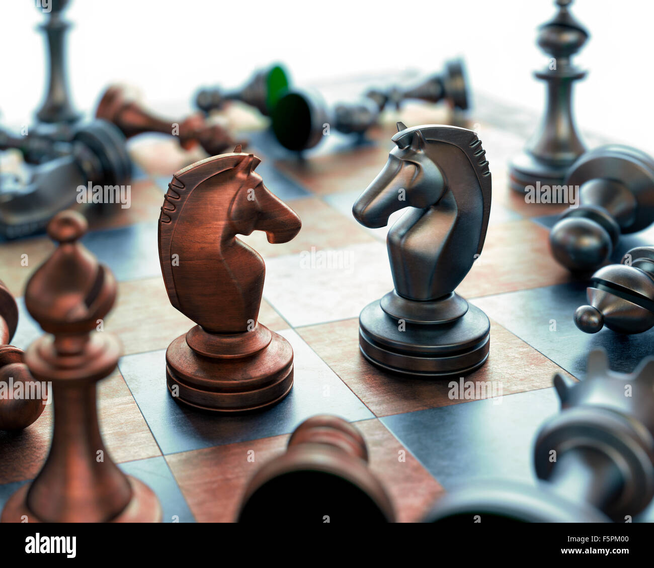 Pièces d'échecs sur un échiquier, Close up. Banque D'Images