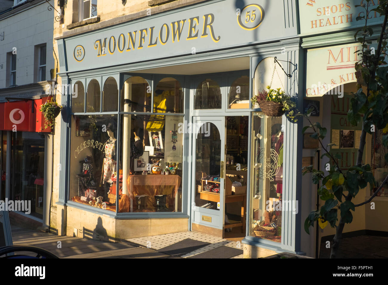 Autour de Stroud, une petite ville dans le Gloucestershire England UK Moonflower Shop Banque D'Images